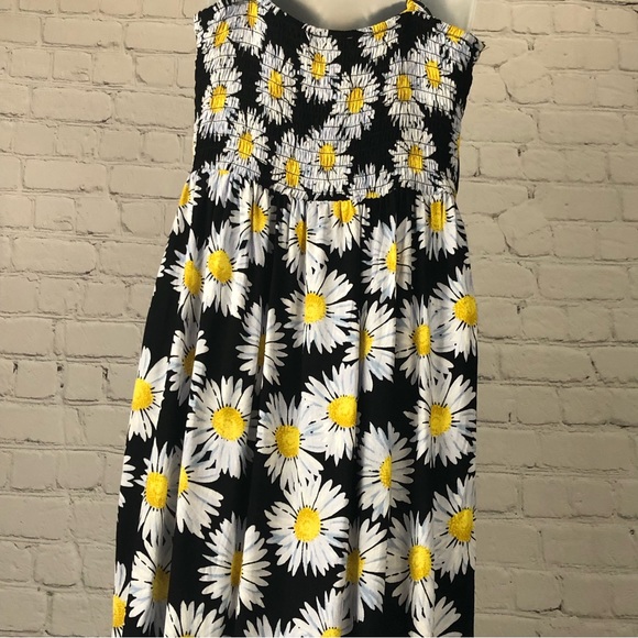 Women's AUW Black/Yellow/White Daisy Patterned Sleeveless Sundress. Size Large - Picture 6 of 16